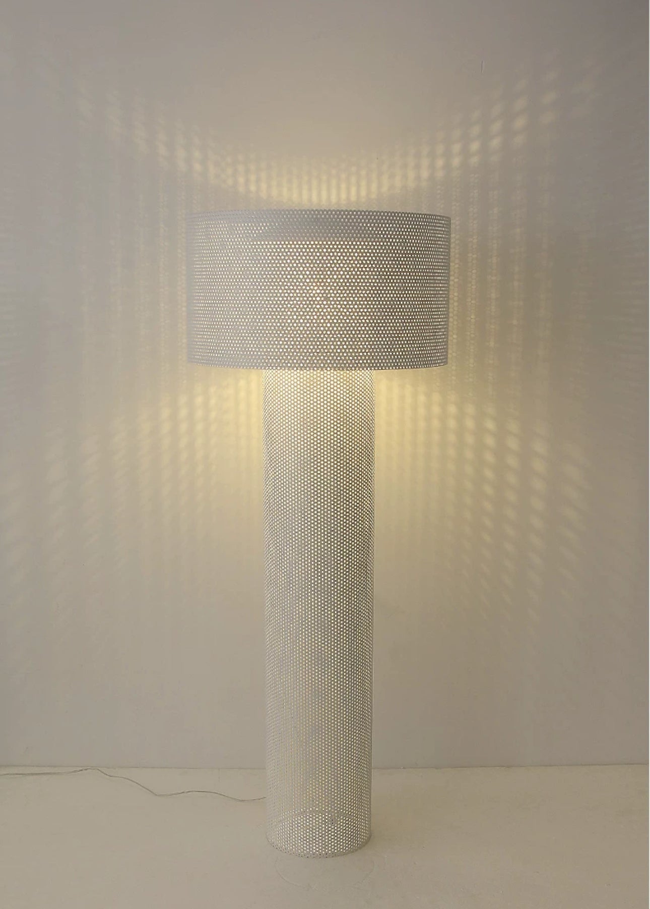 Modern Mesh Floor Lamps with Cylindrical Design ?? Industrial Minimalist Style | Table