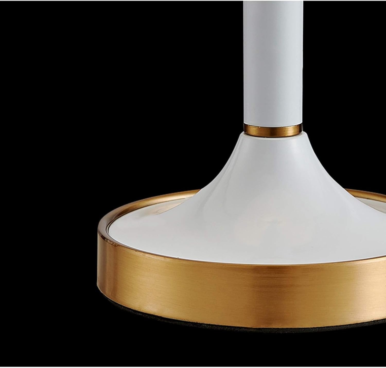 Modern Table Lamp with White Fabric Shade and Brass Accents – Elegant Lighting for Bedroom or Living Room