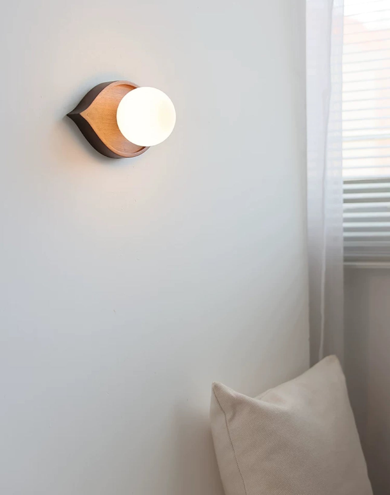 Japandi Walnut Wood Wall Lamp | Eye Shaped | Warm Led Lighting - Sconces