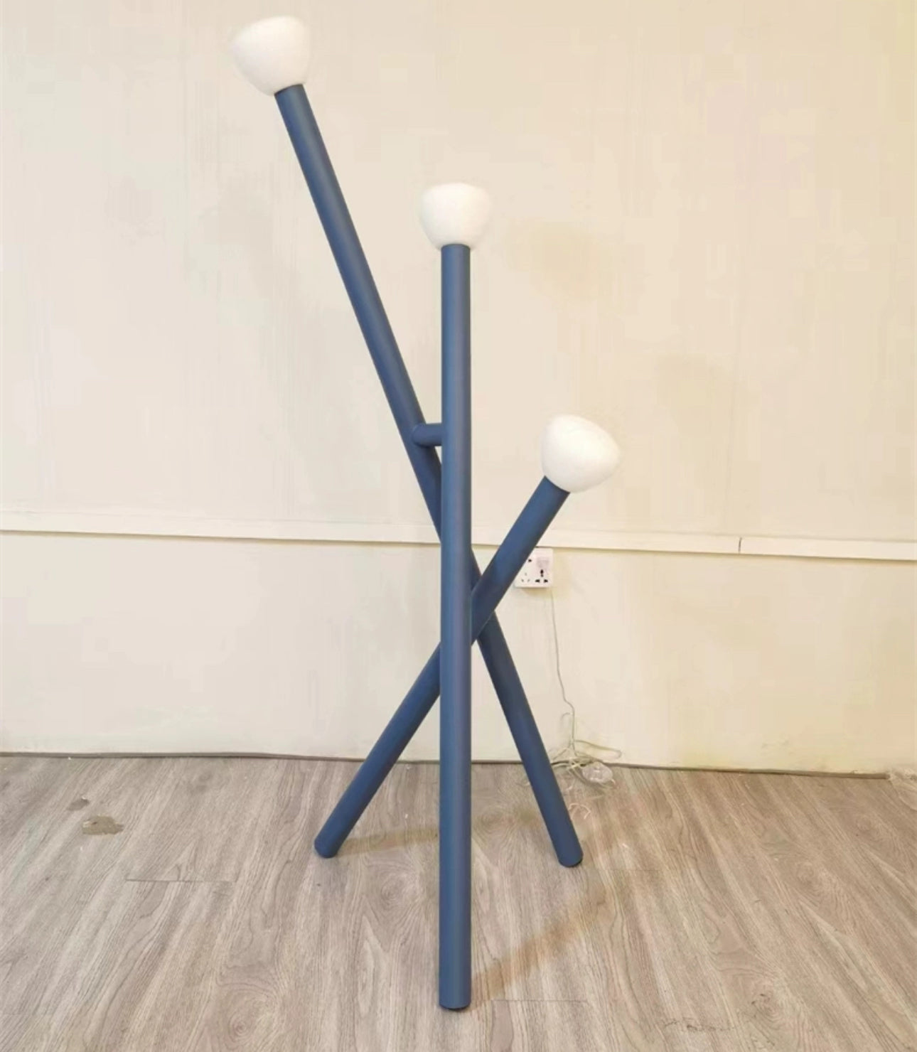 Contemporary Floor Lamp - Modern Tripod Design Frosted Glass Globes 153cm Csa Ul Listed Ce - Lamps